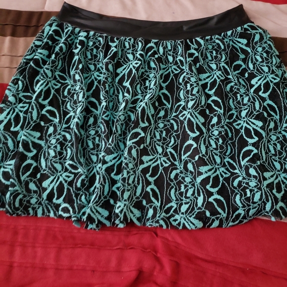 Skirt - Picture 2 of 2